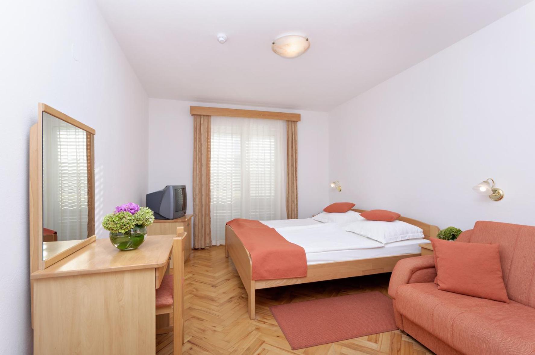 Hotel Epario Лопар Екстер'єр фото